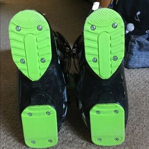 BRAND NEW rosingnol ski boots